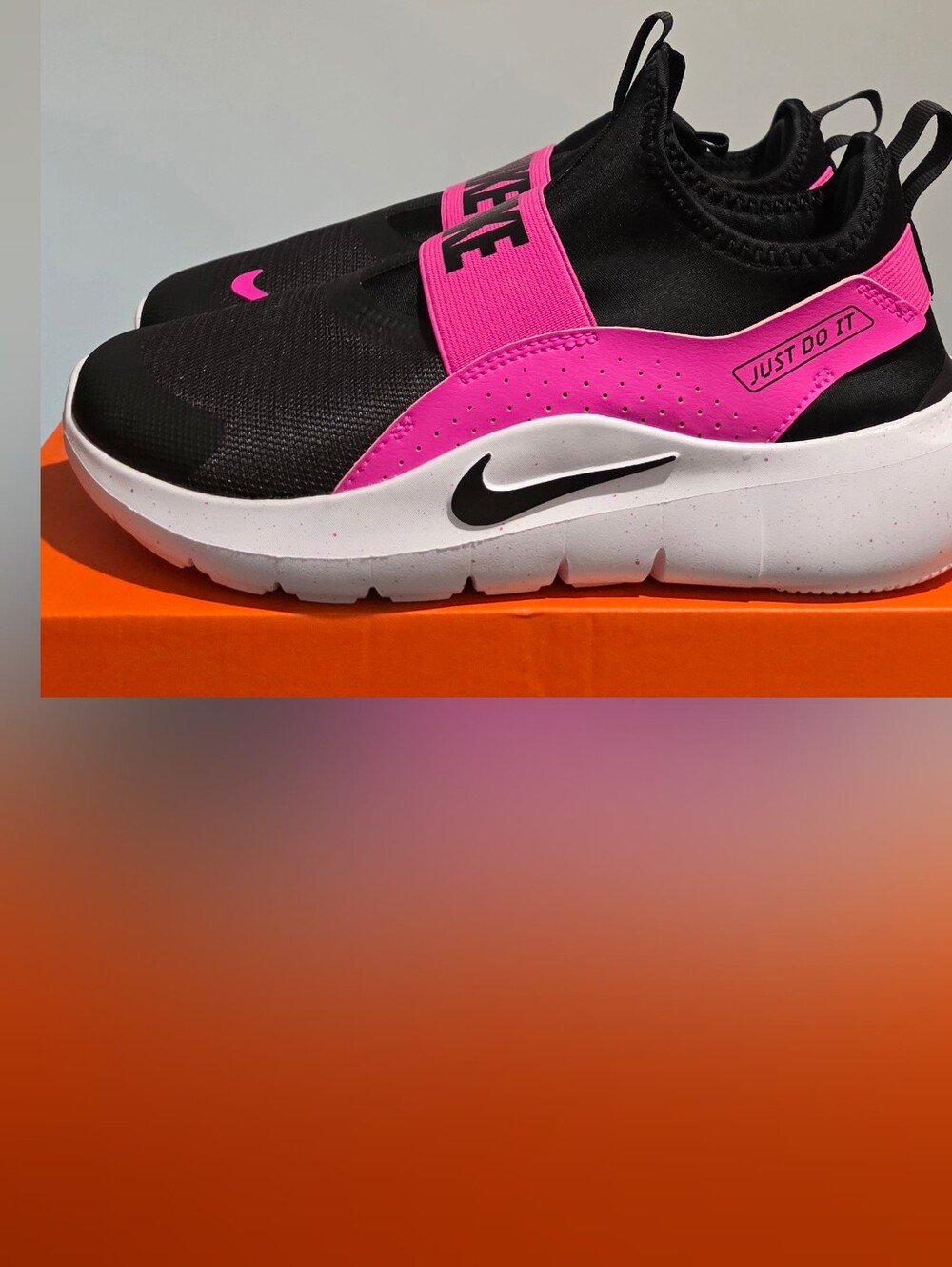 Nike Big Kids Sneakers in Black and Hot Pink (Women's 8)